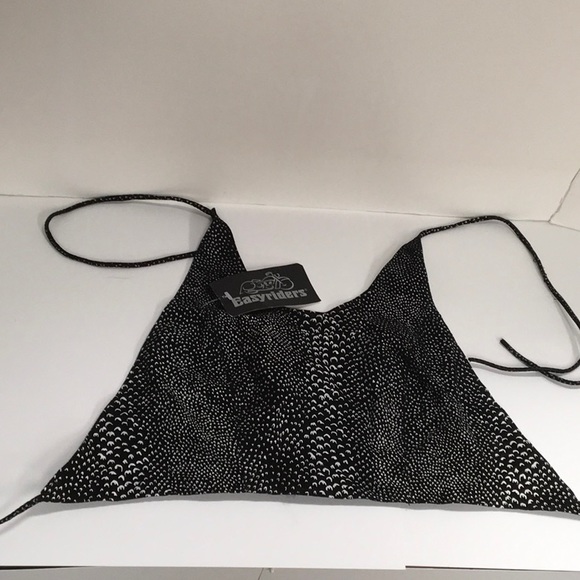 Chic Black and White halter bandanaTop. - Picture 2 of 7